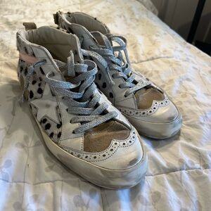 Amazing combo and color. Hardly worn, but a small tear in the back tag top
